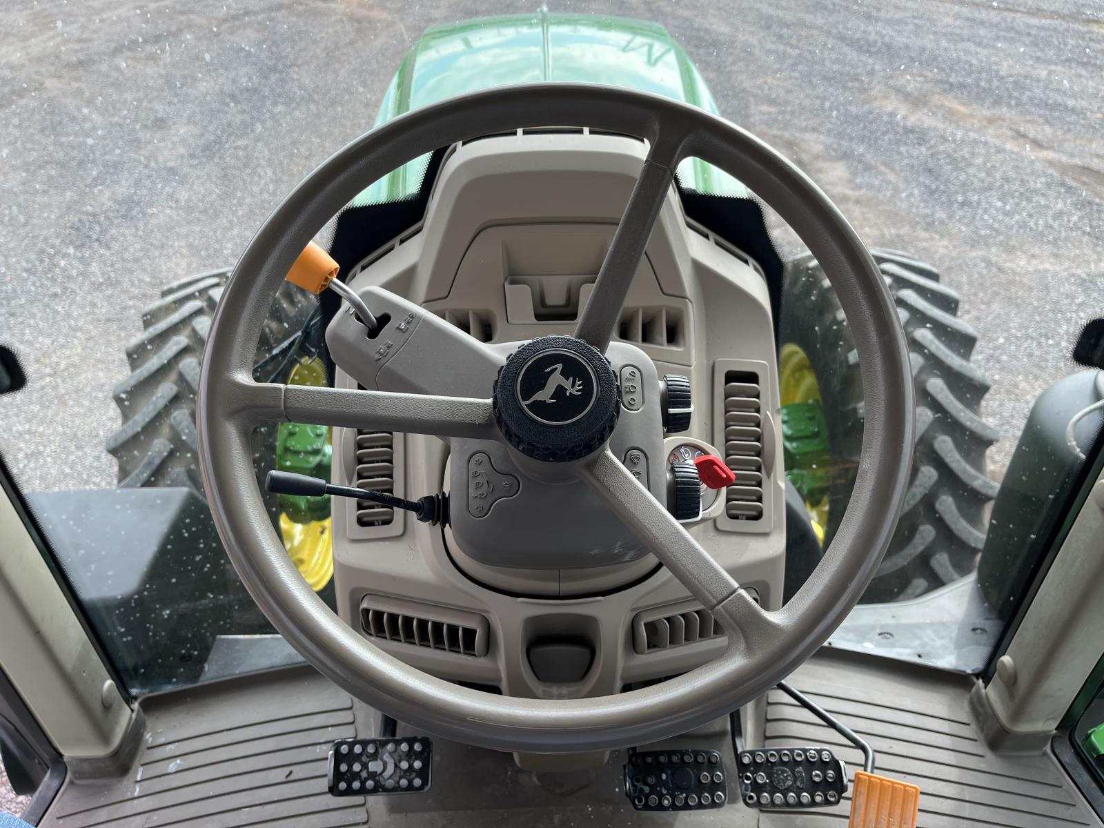 ./imagenes/INVOICE/2019/18102/JOHN DEERE 6145M (10).JPG